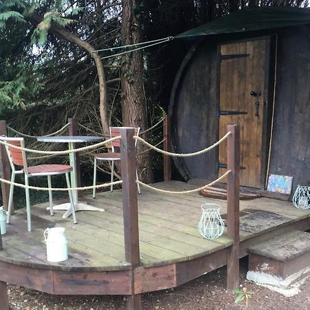 Charming 2-Bed Cabin In Domfront-En-Poiraie Perrou Buitenkant foto