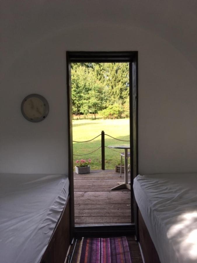 Charming 2-Bed Cabin In Domfront-En-Poiraie Perrou Buitenkant foto