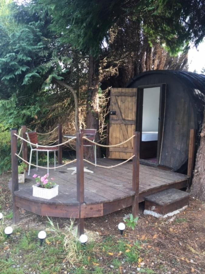 Charming 2-Bed Cabin In Domfront-En-Poiraie Perrou Buitenkant foto