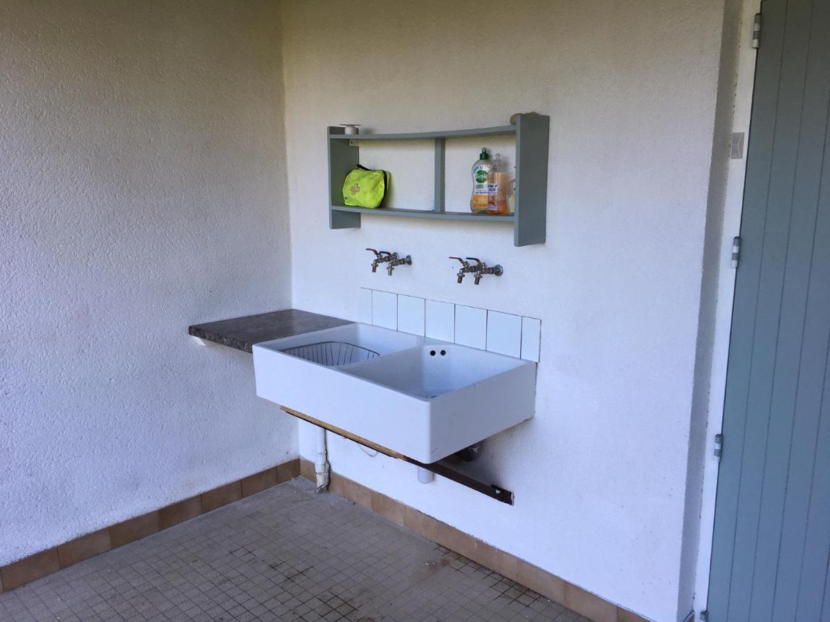 Charming 2-Bed Cabin In Domfront-En-Poiraie Perrou Buitenkant foto
